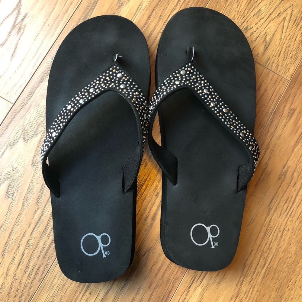 OP | Black Flip Flops